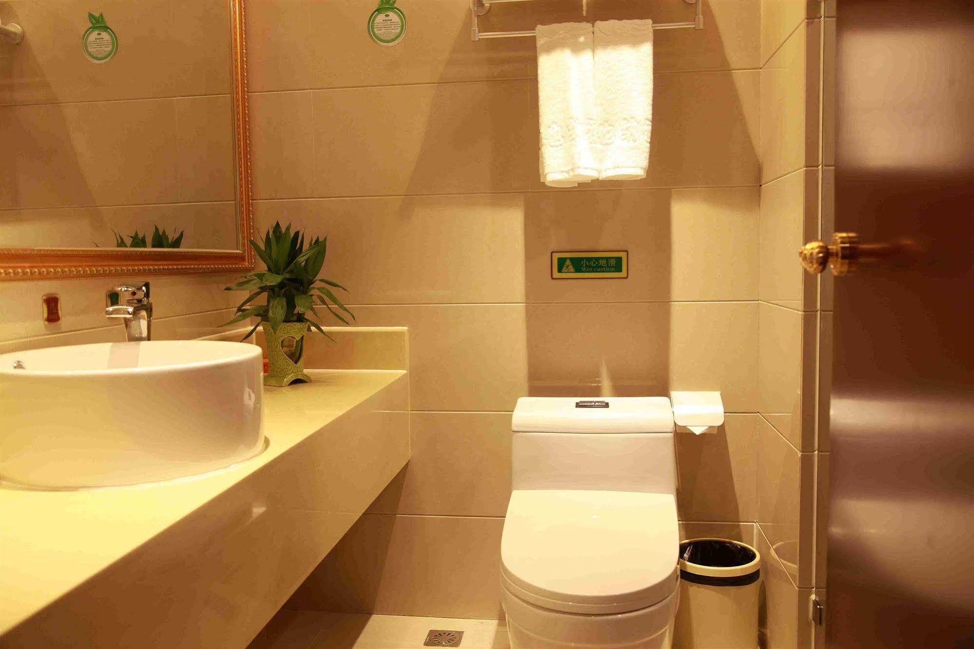 Vienna Hotel Shanghai Pudong Airport Esterno foto