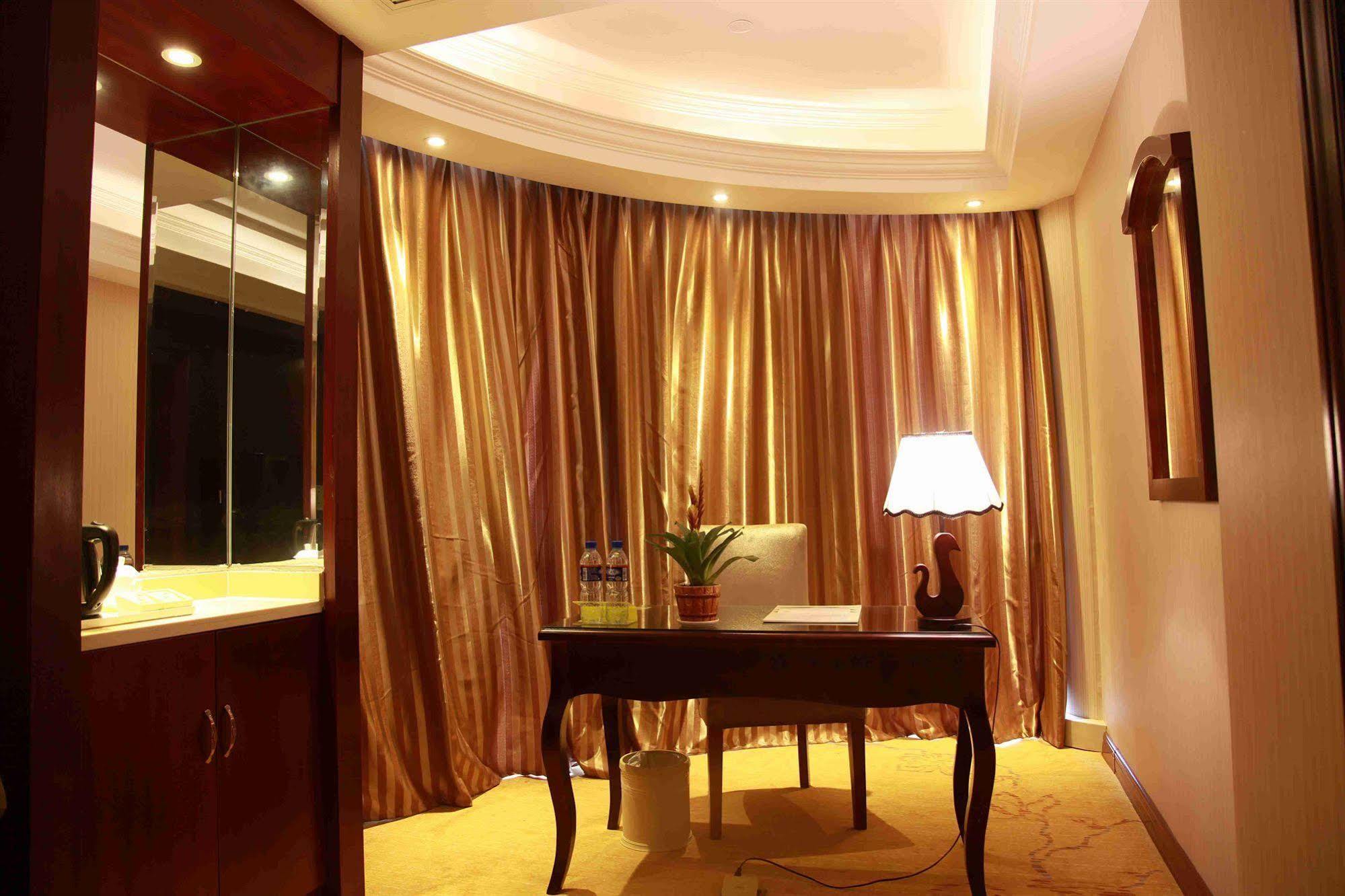 Vienna Hotel Shanghai Pudong Airport Esterno foto