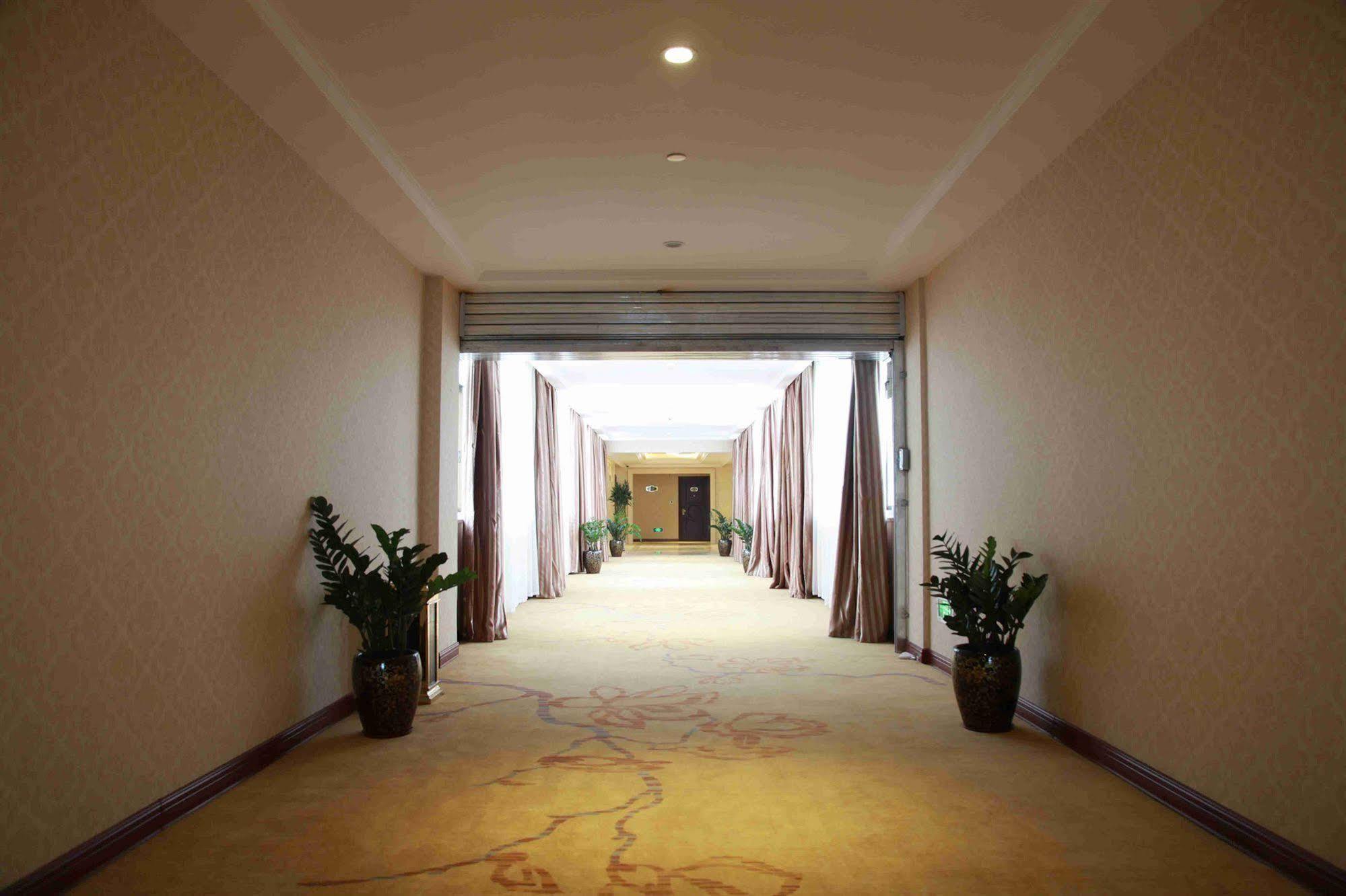 Vienna Hotel Shanghai Pudong Airport Esterno foto