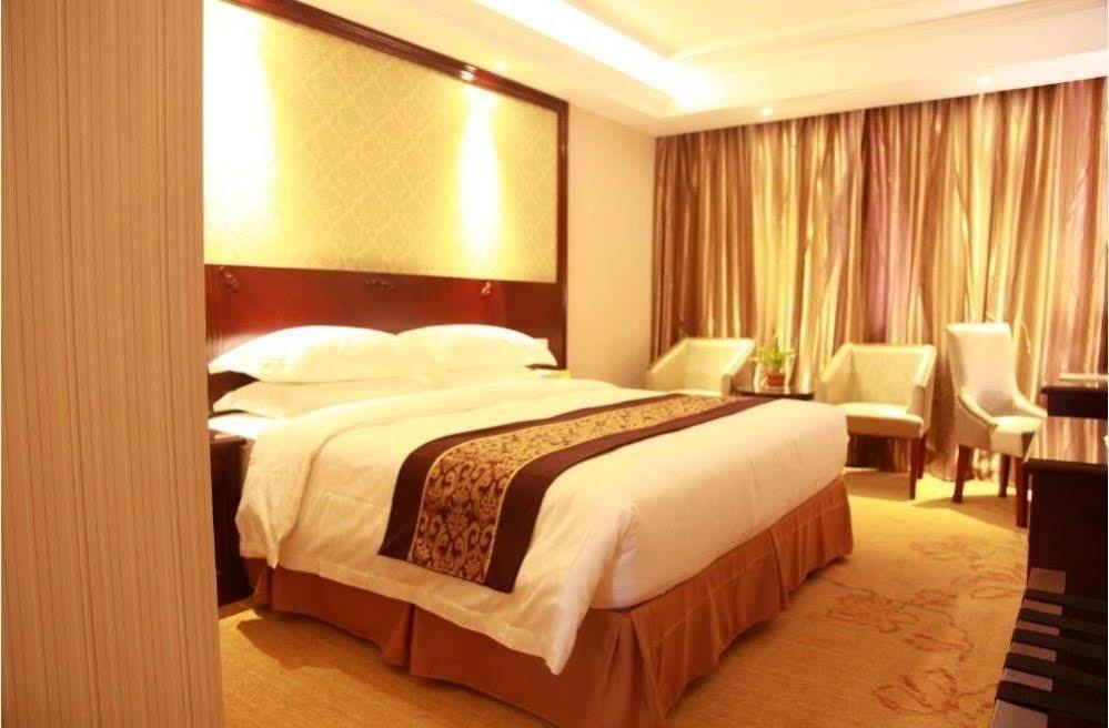 Vienna Hotel Shanghai Pudong Airport Esterno foto
